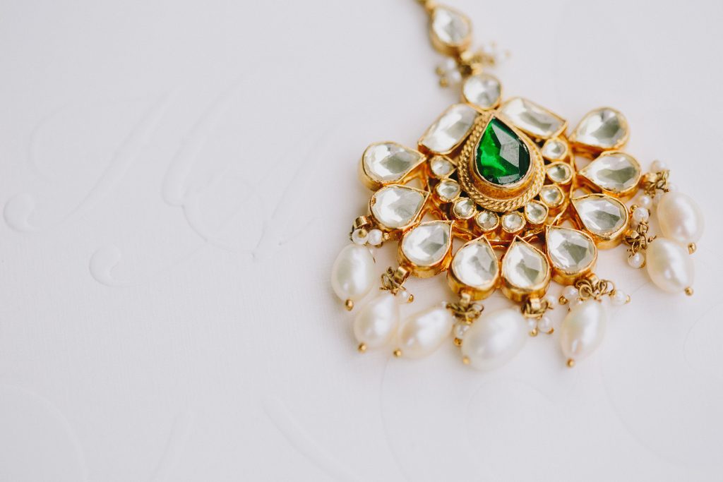indian emerald wedding jewelry tikka www.lucida-photography.com