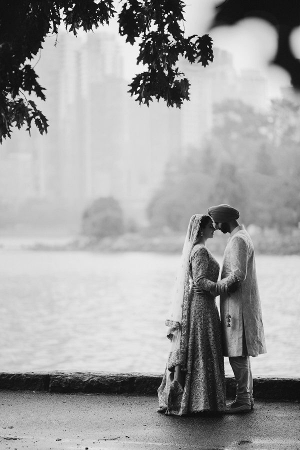 wedding photos of Indian couple in Stanley Park www.lucida-photography.com